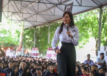 Gracias por el tercer ciclo escolar completo: Gabriela Molina