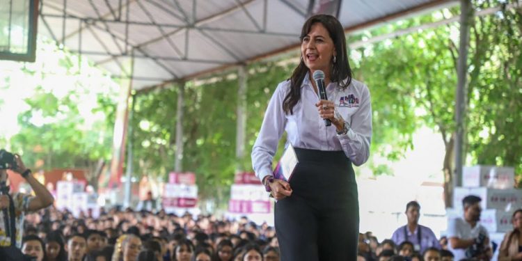 Gracias por el tercer ciclo escolar completo: Gabriela Molina