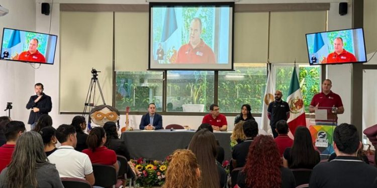Por primera vez, personal de la Comisión Estatal de Derechos Humanos recibe capacitación en Lengua de Señas Mexicanas