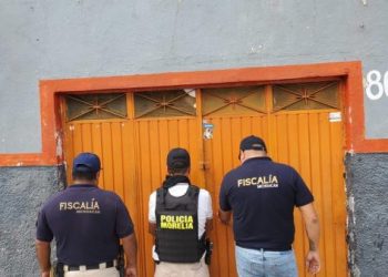 FGE ejecuta cateo en taller de motocicletas en Morelia y asegura unidad con alteraciones en sus medios de identificación