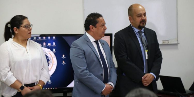 Recibe Fiscalía General evaluación de vigilancia en los laboratorios acreditados de la Coordinación de Servicios Periciales