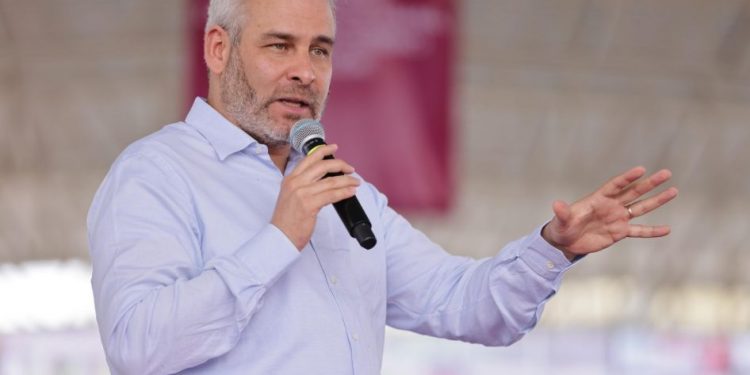 Programa pionero de atención al cáncer ha beneficiado a más de 700 niñas y niños y 2 mil 600 mujeres: Bedolla