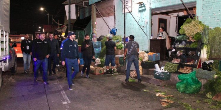 Encabeza Yankel Benítez operativo de ordenamiento en Mercado de Abastos