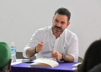 Yankel Benítez y vecinos de Lomas del Valle, acuerdan jornada de trabajo integral