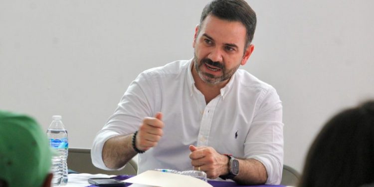 Yankel Benítez y vecinos de Lomas del Valle, acuerdan jornada de trabajo integral