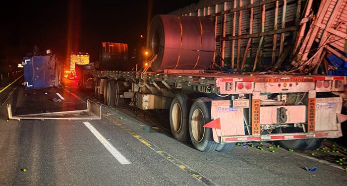 Fuerte choque múltiple paraliza la autopista Siglo XXI cerca de Zirahuén