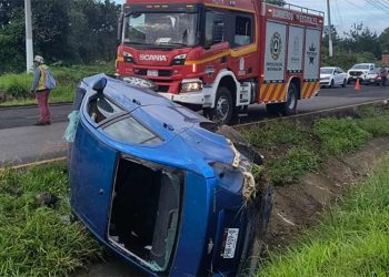 Cuatro mujeres resultan lesionadas tras volcadura en la carretera Morelia-Pátzcuaro