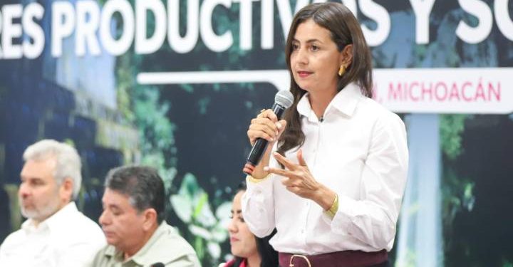 Uruapan, alta prioridad en Educación: Gabriela Molina