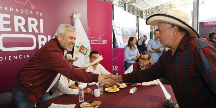 Bedolla atiende en audiencia pública peticiones de la Población de Huiramba: Gobernador en Territorio-Morelia Informativo