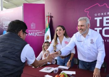 Bedolla tiende puente con población de Salvador Escalante: Gobierno del Estado-Morelia Informativo