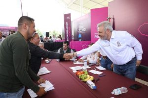 Bedolla tiende puente con población de Salvador Escalante: Gobierno del Estado-Morelia Informativo
