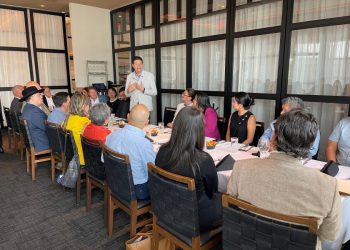 Expone Alfonso Martínez atractivos turísticos y de inversión a empresarios y legisladores de Chicago