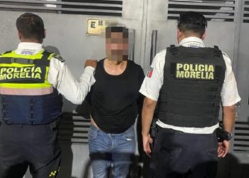 Policía Morelia detiene a civil con arma de fuego en Plaza Carillo-Morelia Informativo