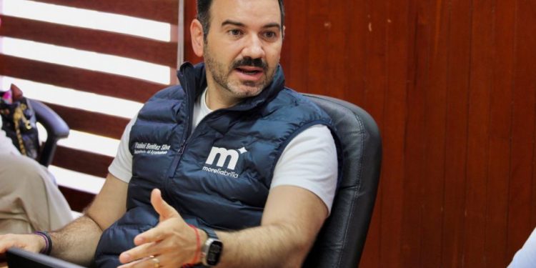 Yankel Benítez y vecinos de Ríos Mexicanos avanzan en gestiones para regularizar servicio ante CFE