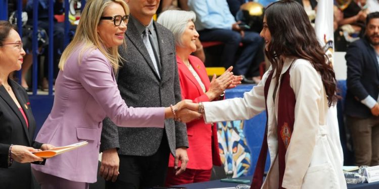 Clausura Licenciatura de Químico Farmacobiólogo: Yarabí Ávila-Morelia Informativo