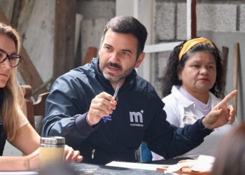 Yankel Benítez acompaña a vecinos de colonia Ríos Mexicanos en gestiones ante CFE-Morelia Informativo