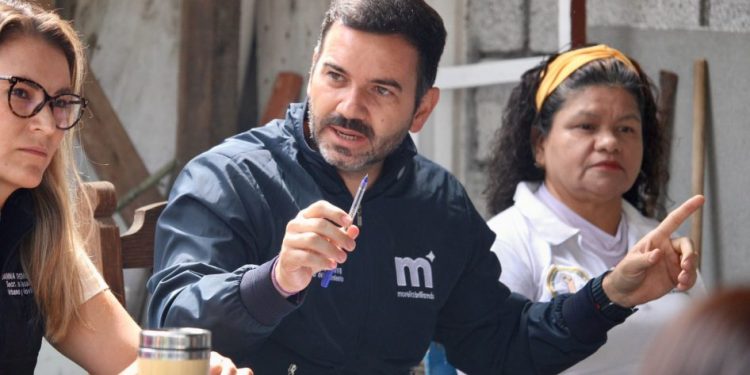 Yankel Benítez acompaña a vecinos de colonia Ríos Mexicanos en gestiones ante CFE-Morelia Informativo