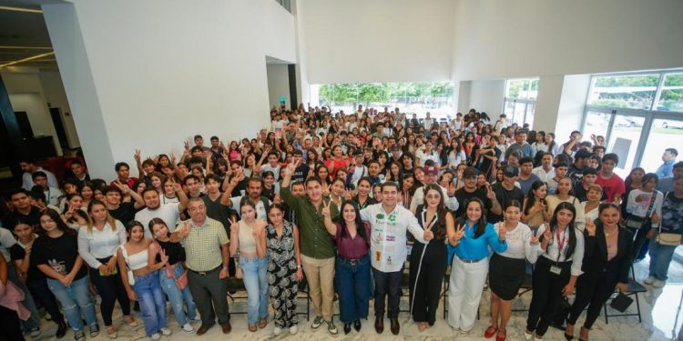 Plan de Movilidad a jóvenes de Apatzingán: Gladyz Butanda-Morelia Informativo