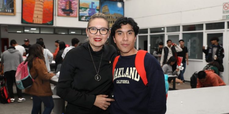 Yarabí Ávila da la bienvenida a quienes se incorporan a la familia nicolaita; UMSNH arranca Ciclo Escolar 2025-2026 