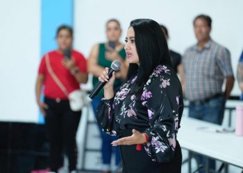 Impulsa Gladyz Butanda regularización de 37 colonias en Uruapan