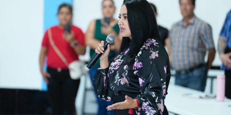 Impulsa Gladyz Butanda regularización de 37 colonias en Uruapan