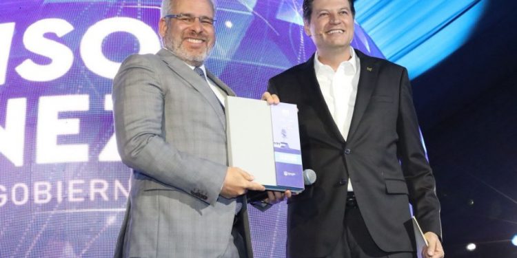 Asiste Alfredo Ramírez Bedolla al Primer Informe de Gobierno del alcalde Alfonso Martínez: Gobierno del Estado-Morelia Informativo