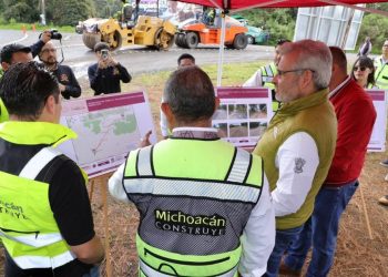 Arranca Bedolla rehabilitación del camino Villa Madero-Tacámbaro