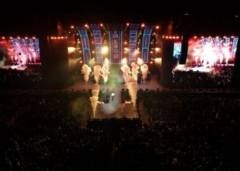 Colosal y vibrante; Carín León llena el Morelos en un concierto épico