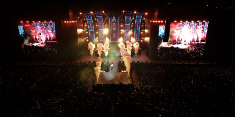 Colosal y vibrante; Carín León llena el Morelos en un concierto épico