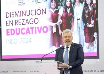 Michoacán es el estado que más avanzó en rezago educativo: Bedolla