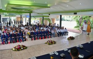 Entrega de cartas de pasante a egresados de Ingeniero Agrónomo Horticultor y administración de Empresas: UMSNH-Morelia Informativo
