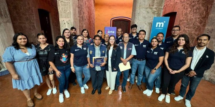 Alfonso Martínez y Paola Delgadillo reconocen a los Adultos Mayores-Morelia Informativo