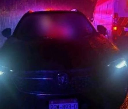 Mujer es asesinada a balazos mientras conducía en la carretera Morelia–Mil Cumbres