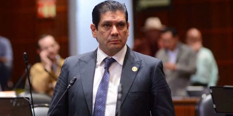 Presenta diputado Ernesto Núñez iniciativa para sancionar la falsa atribución de paternidad