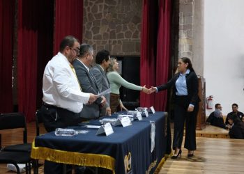 A mantenerse actualizados de manera permanente invitan a graduados de la Licenciatura en Enfermería