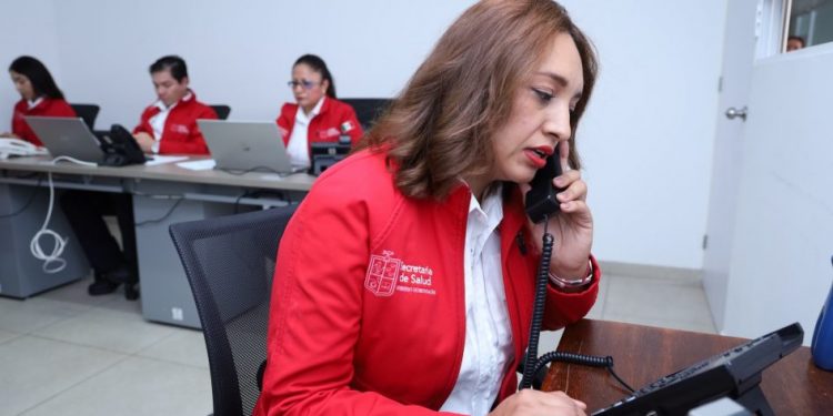 Recibe atención telefónica en salud mental en la línea Hablemoos