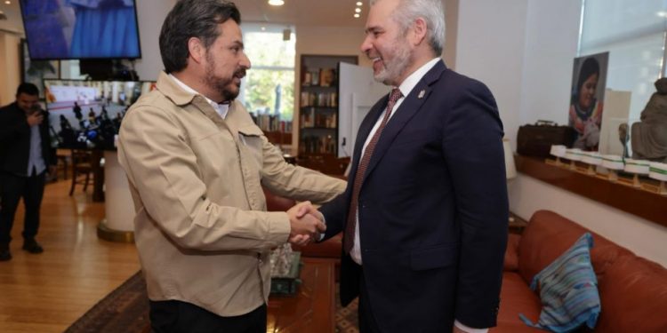 Villas del Pedregal dice sí a nuevo hospital del IMSS; recaudadas más de 40 mil firmas: Bedolla