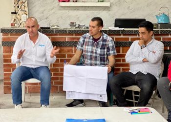 Adolfo Torres lidera reunión con vecinos y transportistas por obras de agua potable