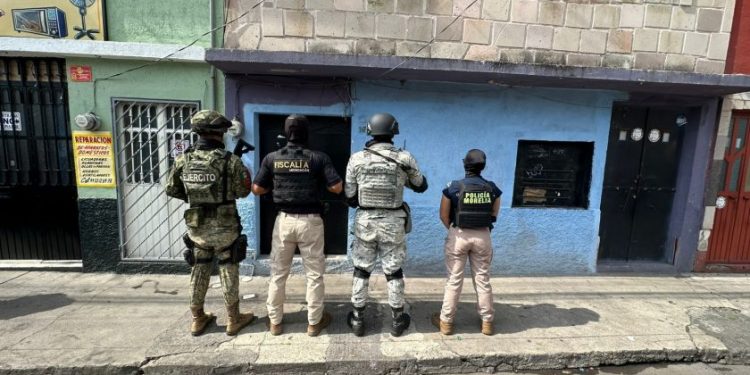 Asegura FGE 950 dosis de metanfetamina y detiene a dos personas durante cateo