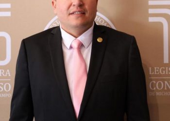 Presenta Vicente Gómez 22 iniciativas en segundo período del primer año legislativo