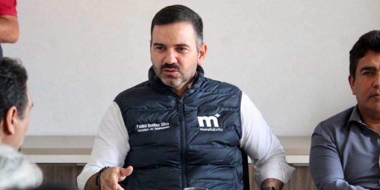 Yankel Benítez coordina obra en colonia Rubén Jaramillo