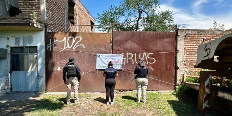 Durante cateo realizado en Sahuayo, FGE asegura cuatro vehículos con reporte de robo