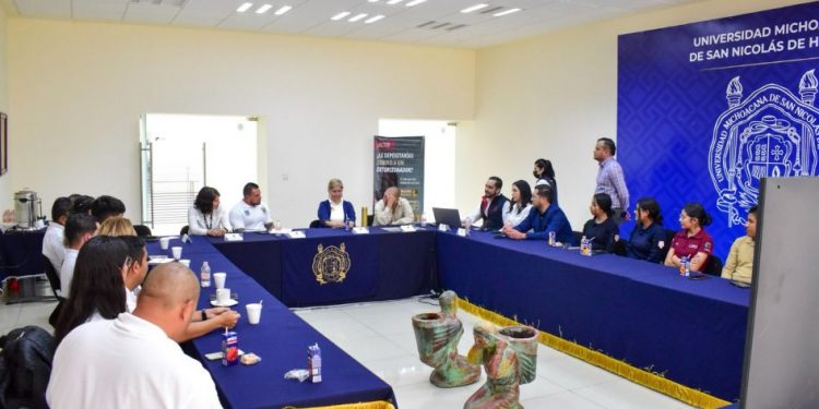 Capacita FGE a personal y estudiantes de la UMSNH en materia de prevención de extorsión