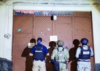 Catea FGE inmueble en Pátzcuaro; se aseguran 925 dosis de metanfetamina y detienen a un hombre