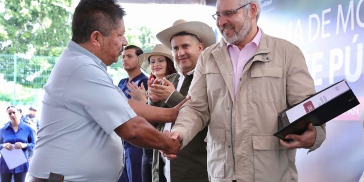 En octubre inicia renovación de unidades del transporte público de Uruapan: Bedolla