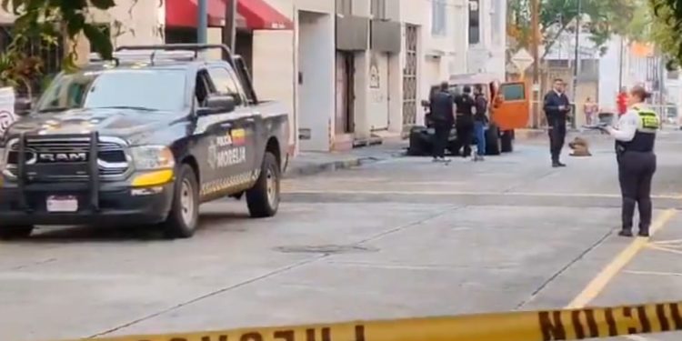 Incendian parcialmente un jeep en la colonia Cuahtémoc