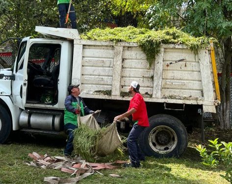 Secretaría de Servicios Públicos encabeza jornada de limpieza en colonias Juana Pavón y Fuentes de Morelia