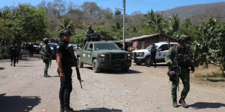 Atacan con explosivos caseta de Policía en Antúnez