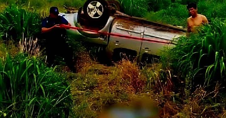 Un muerto y tres heridos deja volcadura en Tepalcatepec