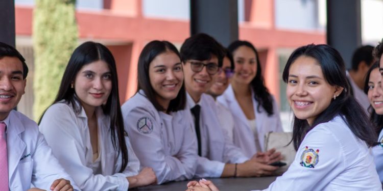 91 por ciento de egresados de Medicina de la UMSNH acreditan examen EGEL con testimonio de desempeño sobresaliente o satisfactorio-Morelia Informativo